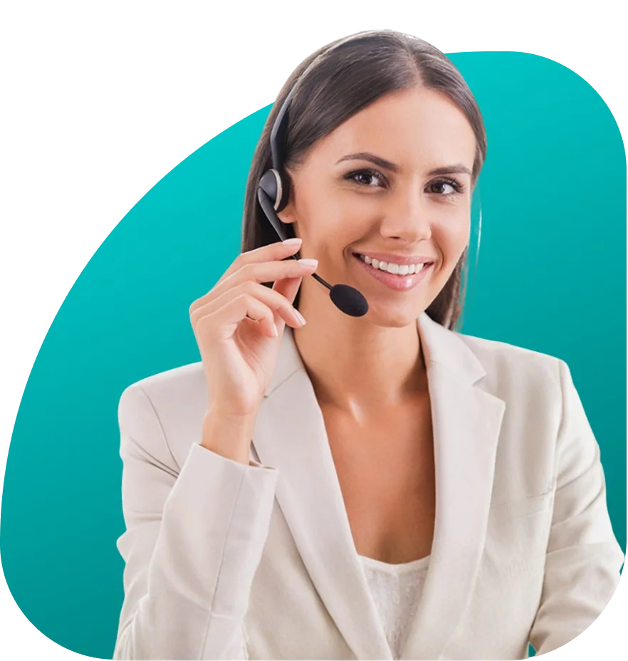 Asesora de atención al cliente brindando soporte para ZEUS ERP